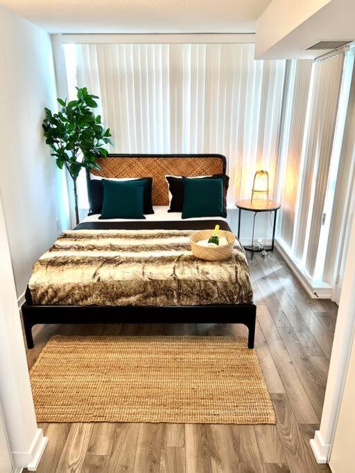 Luxurious Condo In The Center Of Downtown 多伦多 外观 照片
