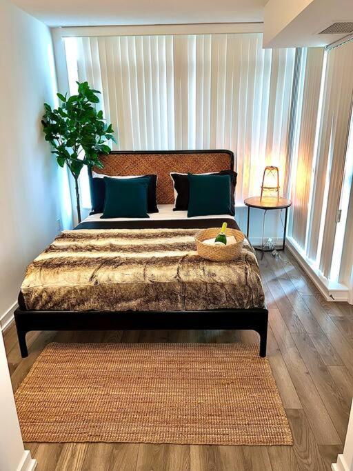 Luxurious Condo In The Center Of Downtown 多伦多 外观 照片