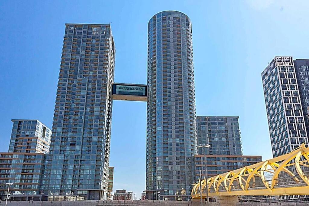 Luxurious Condo In The Center Of Downtown 多伦多 外观 照片