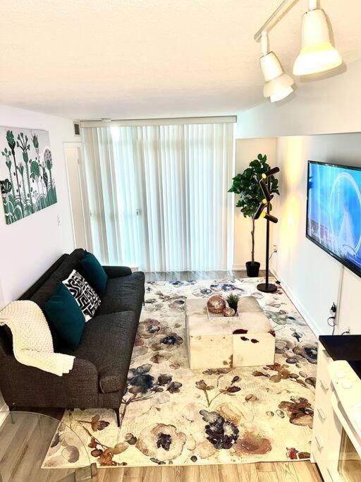 Luxurious Condo In The Center Of Downtown 多伦多 外观 照片