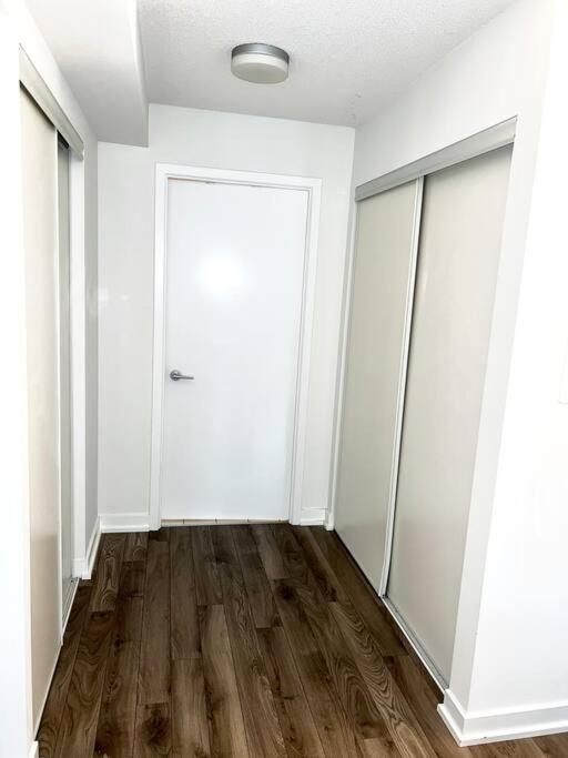 Luxurious Condo In The Center Of Downtown 多伦多 外观 照片