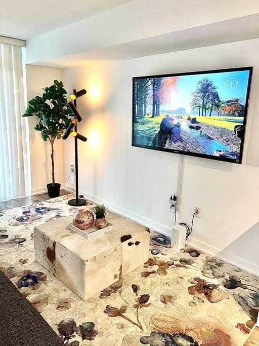 Luxurious Condo In The Center Of Downtown 多伦多 外观 照片