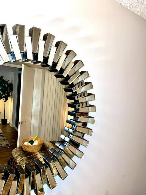 Luxurious Condo In The Center Of Downtown 多伦多 外观 照片