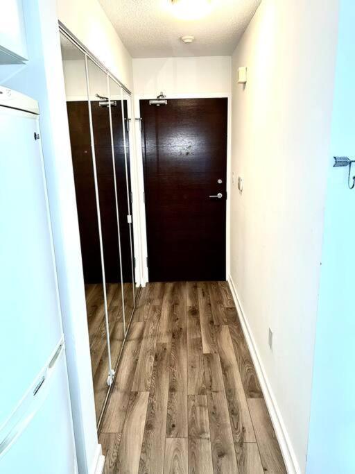 Luxurious Condo In The Center Of Downtown 多伦多 外观 照片