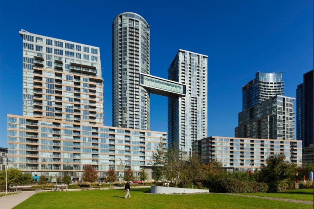 Luxurious Condo In The Center Of Downtown 多伦多 外观 照片